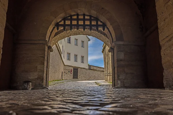 Vue Travers Une Arche Historique Château Moyen Age Plein Jour — Photo
