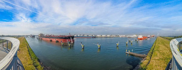 Imagem Panorâmica Porto Roterdão Com Grandes Navios Transporte Durante Dia — Fotografia de Stock