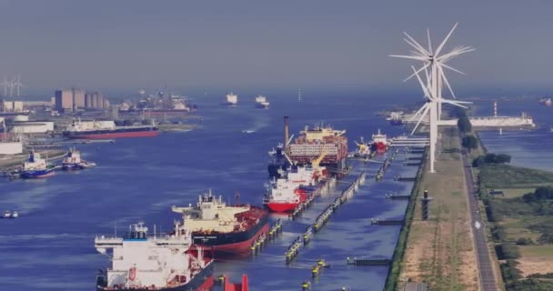 Drone Sobrevoar Porto Mar Profundo Europort Perto Roterdão Durante Dia — Vídeo de Stock