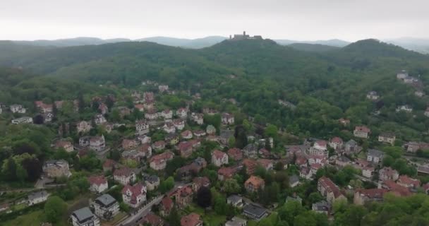Lot Dronem Nad Eisenach Kierunku Zamku Wartburg Rano Mglistą Pogodą — Wideo stockowe