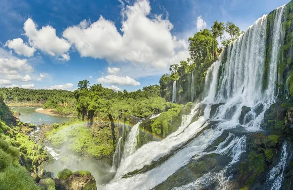Panoramiczny Obraz Imponującego Wodospadu Iguacu Brazylii Ciągu Dnia — Zdjęcie stockowe