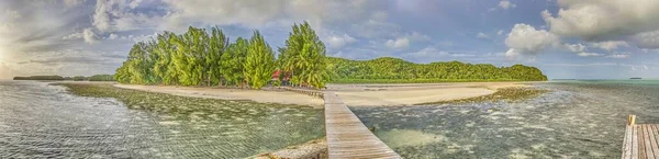 Panoramisch Uitzicht Pier Van Carp Island Palau Overdag — Stockfoto