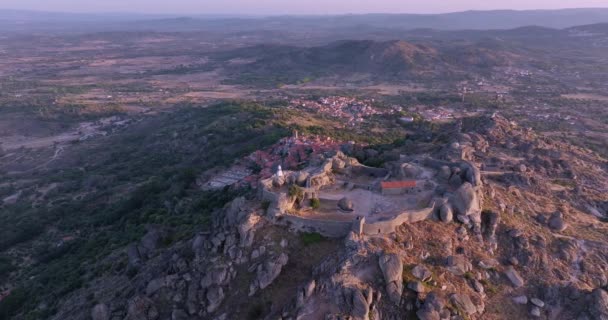 Дрон Видео Исторического Города Монсанто Португалии Утром Время Летнего Восхода — стоковое видео