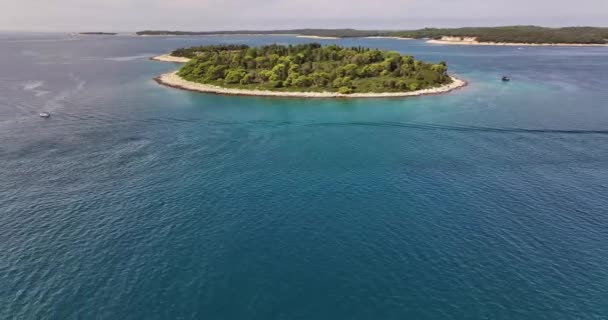 Drone Pan Sobre Ilhas Brijuni Frente Pula Ístria Durante Dia — Vídeo de Stock