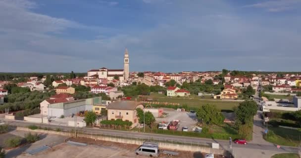 Drone Vídeo Histórica Cidade Croata Voznjan Ístria Durante Dia — Vídeo de Stock
