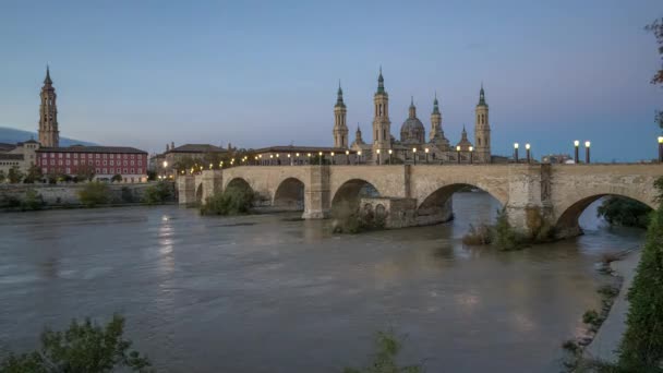 Noite Dia Lapso Tempo Catedral Zaragoza Sobre Rio Ebro Nascer — Vídeo de Stock