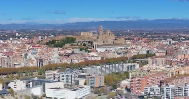 Drohnenflug Über Der Historischen Stadt Lleida Spanien Bei Sonnenschein — Stockvideo
