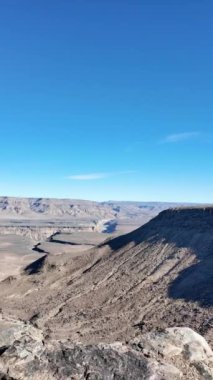 Namibya 'daki Balık Nehri Kanyonu' nun dikey filmi yaz aylarında güney kıyısından çekildi.