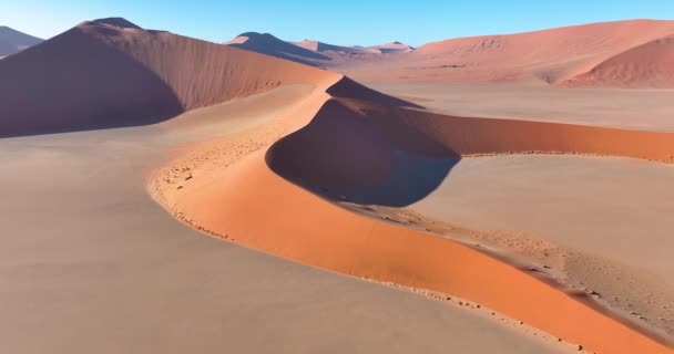 Sabahın Erken Saatlerinde Sossusvlei Deki Namib Çölü Nün Parlayan Kırmızı — Stok video