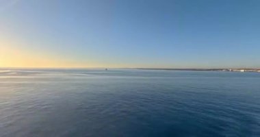 Yazın Palma de Mallorca limanından yükselen bir yerden, günden geceye hızlandırılmış video görüntüsü