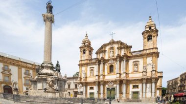 Kilisenin panoramik bir resmi. Chiesa di San Domenico. Gündüz vakti Sicilya 'nın Palermo şehrinde insanlar olmadan.