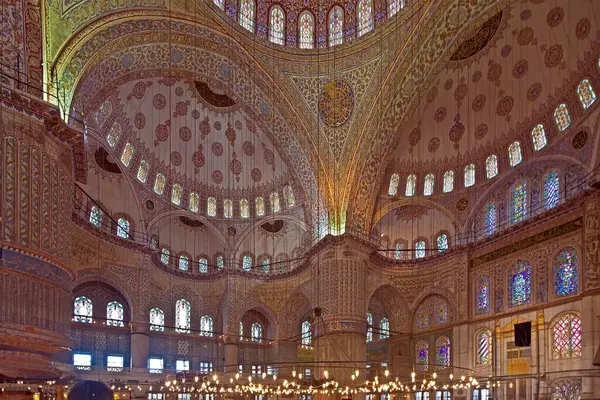 İstanbul 'daki Sultanahmed Camii' nin gündüz vakti insansız fotoğrafı