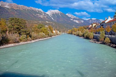 Innsbruck Inn köprüsünden gün boyunca çekilen panoramik resim