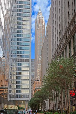 Manhattan 'da sokak manzarası yüksek binalar ve tarihi mimariyle