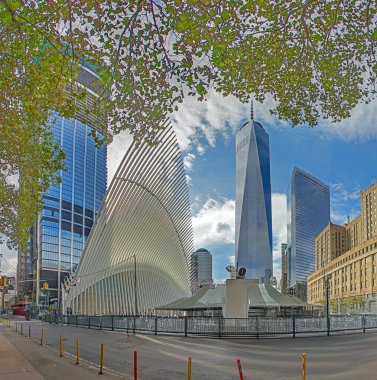 New York 'taki gökdelenleri çevreleyen Oculus ve One World Trade Center geniş görüş alanına sahip.