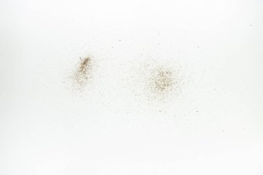 Beyaz arkaplanda kum