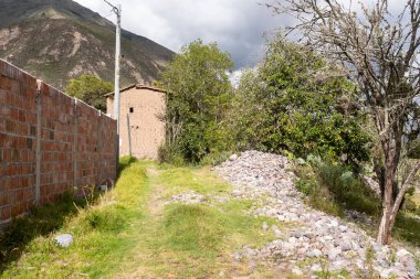 Cusco Peru 'daki Kutsal Vadi' deki Yanahuara kasabasının resmi. And Dağları 'ndaki Peru kırsalında.