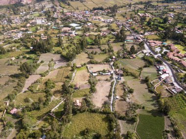 Cusco Peru 'daki Kutsal Vadi' deki Yanahuara kasabasının hava görüntüsü. And Dağları 'ndaki Peru kırsalında.