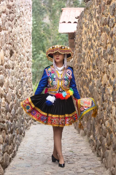 Menina Bonita Com Vestido Tradicional Cultura Dos Andes Peruanos Jovem — Fotografia de Stock