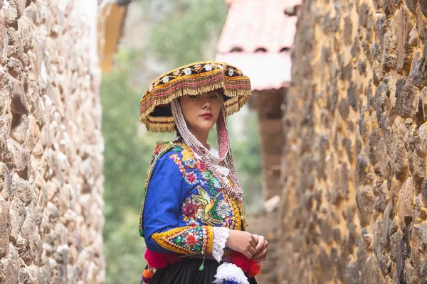 stock image Beautiful girl with traditional dress from Peruvian Andes culture. Young girl in Ollantaytambo city in Incas Sacred Valley in Cusco Peru.