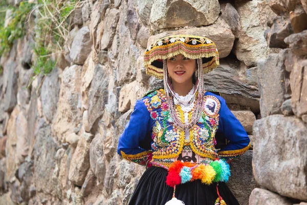 Hermosa Chica Con Vestido Tradicional Cultura Andina Peruana Chica Joven — Foto de Stock