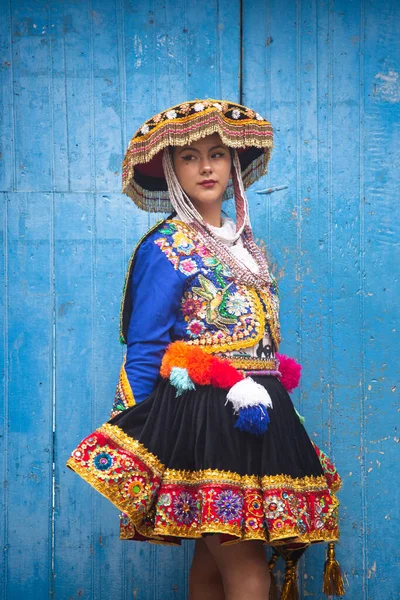 Bella Ragazza Con Abito Tradizionale Dalla Cultura Andina Peruviana Ragazza — Foto Stock