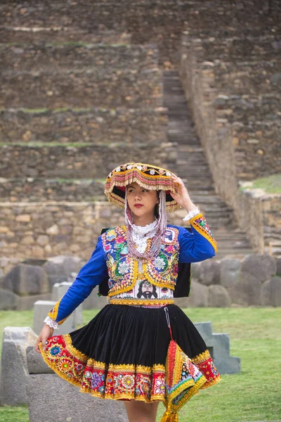 Menina Bonita Com Vestido Tradicional Cultura Dos Andes Peruanos Jovem — Fotografia de Stock