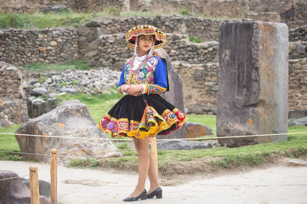 Beautiful Girl Traditional Dress Peruvian Andes Culture Young Girl Ollantaytambo — Stock Photo, Image