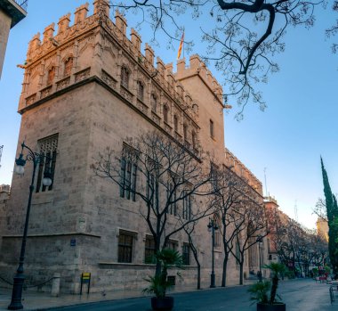 İpek Borsası Binası Valencia, İspanya. Lonja, şehrin simgesel bir binasıdır ve Avrupa 'nın en ünlü sivil Gotik anıtlarından biridir..