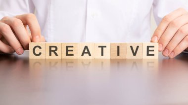 Küp oluşturma ile yaratılmış yaratıcı kelime, iş konsepti.