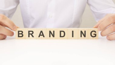 Küp inşa etmek, iş konsepti ile markalaştırma kelimesi.