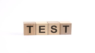 Beyaz arkaplan üzerindeki küplere TEST metni.