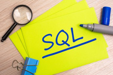 SQL - satışlar nitelikli kurşun - sarı kart üzerinde mavi işaretli kısaltma metin kavramı
