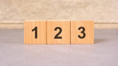 1, 2, 3 tahta blokta gri arkaplan