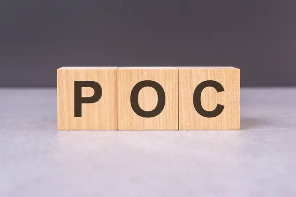 the cubes with the word \'POC\' on a grey background symbolize Proof of Concept, representing a crucial phase in business development and innovation. The visual concept highlights the validation process before implementing a new idea or project.