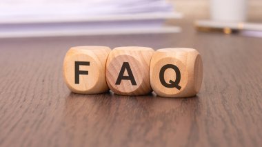 'FAQ - Ahşap küplerle ilgili Frekans Sorulan Sorular', kahverengi arkaplan