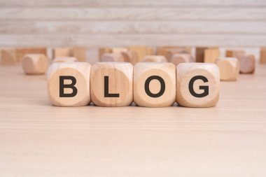 BLOG kelimesi tahta küplere yazılır. yüksek kalite