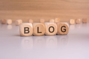 Bu fotoğraf, BLOG 'u heceleyen tahta zar, bilgi yarışması, eğitim ve oyunla ilgili görseller için mükemmeldir.
