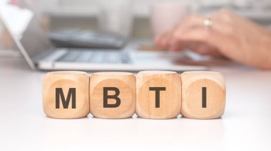 Bu, MBTI kişilik türlerinin çeşitli pratik uygulamalarıyla birlikte detaylı bir özetidir.