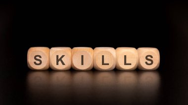 SKILLS kavramını gösteren görsel bir gösterim, hayatın çeşitli yönlerindeki becerilerin önemi