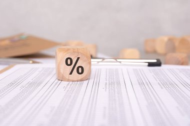 Bu, çeşitli belgelerde yüzdelik semboller gösteren finansal verilerin görsel bir temsilidir.