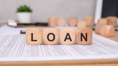 Etkili bir bütçe oluşturulması için gerekli olan çeşitli kredi yönetimi stratejilerini ve finansal planlama araçlarını inceleyin