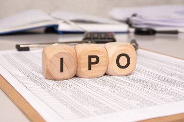IPO 'ların modern finans içindeki hayati önemini ve bunların borsa üzerindeki önemli etkilerini araştırın.