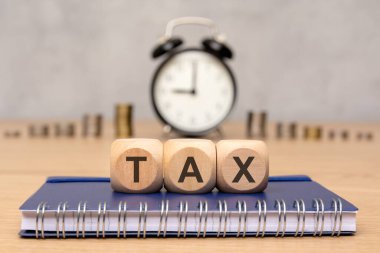Bu görsel, finansal planlamada farklı vergi hazırlama süreçlerini ve etkili zaman yönetimi stratejilerini göstermektedir.