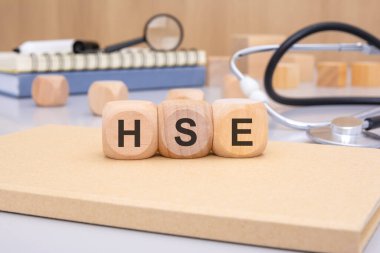 HSE, sağlık hizmetlerinde güvenliği artırma, refahı destekleme ve etkin çevre uygulamalarına odaklanmıştır.