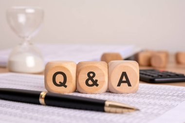 Bu metin temel araçlar ve gerekli belgeler vurgulanarak, soru-cevap hazırlığı üzerine odaklanmış bir genel bakış sağlar