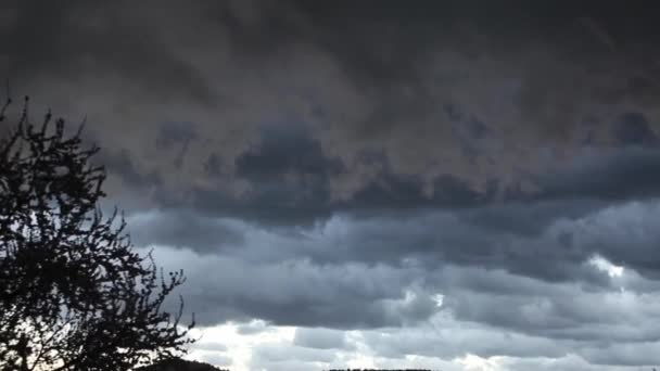 Συννεφιά Καταιγίδας Και Δυνατός Καιρός Βροχής — Αρχείο Βίντεο