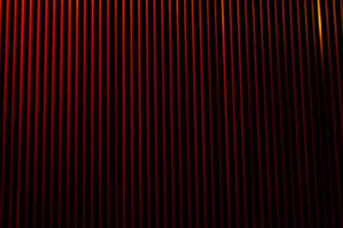 Kırmızı metalik çizgiler. Parlak çizgili ve rengarenk