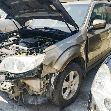 Hasarlı cip arabası, kaza, hasarlı araba kaputu, trafik kazası