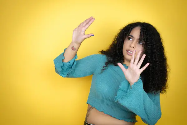 African American Woman Wearing Casual Sweater Yellow Background Scared Her — Stock Photo, Image